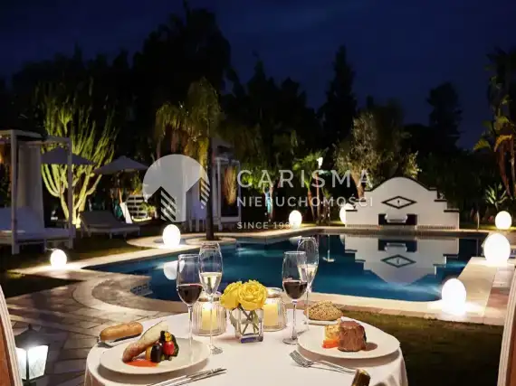 (7) Czterogwiazdkowy hotel butikowy w Puerto Banús