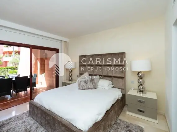 (10) Parterowy apartament z widokiem na ogród w Estepona