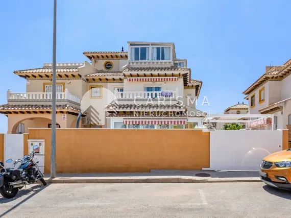 (32) Dom z prywatnym basenem w Cabo Roig, Alicante