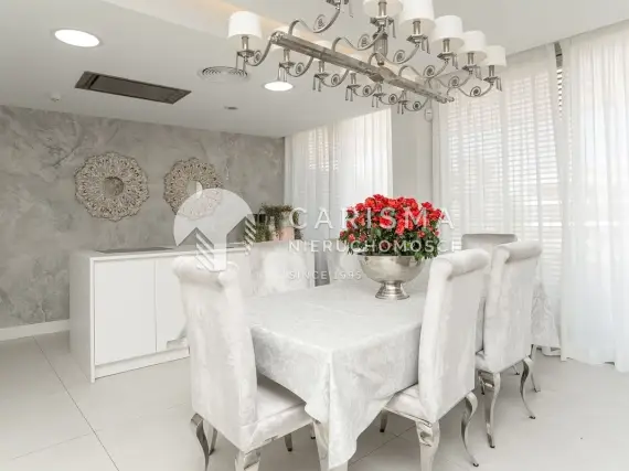 (7) Luksusowy apartament w prestiżowym nadmorskim kompleksie