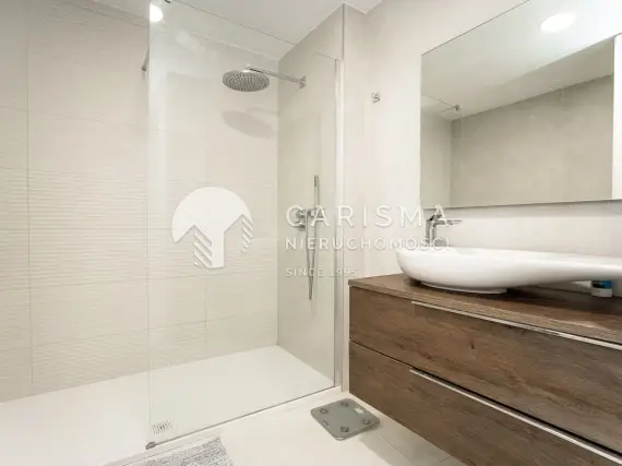 (16) Luksusowy apartament w prestiżowym nadmorskim kompleksie