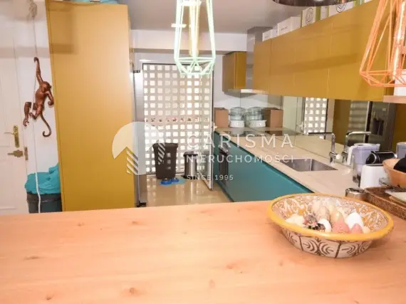 (8) Całkowicie odnowiony apartament w pierwszej linii brzegowej