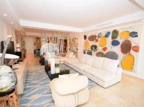 (9) Całkowicie odnowiony apartament w pierwszej linii brzegowej