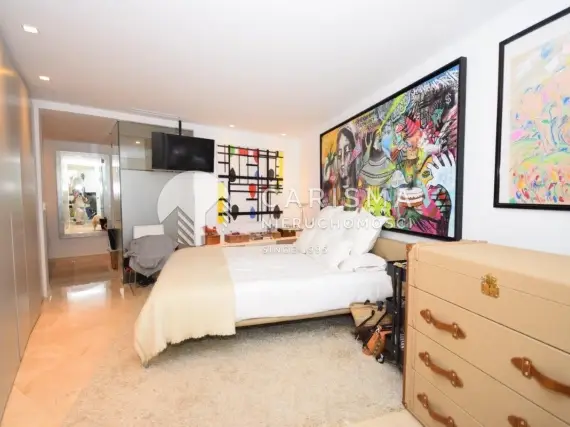 (15) Całkowicie odnowiony apartament w pierwszej linii brzegowej
