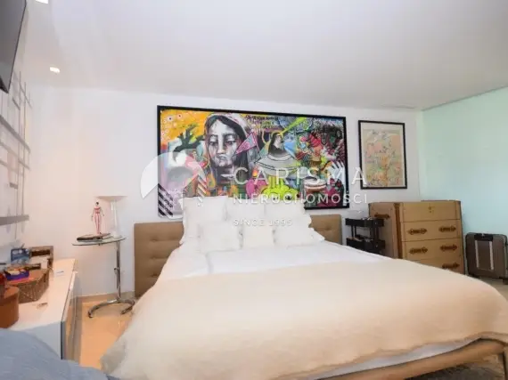(18) Całkowicie odnowiony apartament w pierwszej linii brzegowej