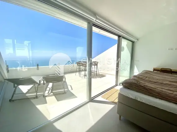 (24) Nowoczesny penthouse ze spektakularnym widokiem na morze