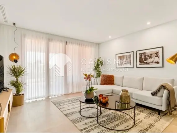 (4) Nowoczesny  apartament przy plaży w otoczeniu tropikalnych ogrodów