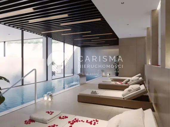 (10) Luksusowy dwupoziomowy penthouse z widokiem na morze