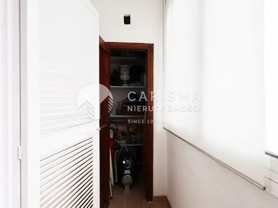 (22) Odremontowany apartament blisko plaży oraz innych dogodności w Javea