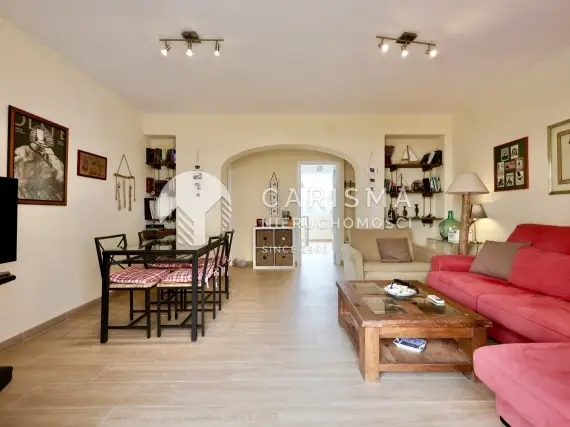 (6) Odremontowany apartament blisko plaży oraz innych dogodności w Javea