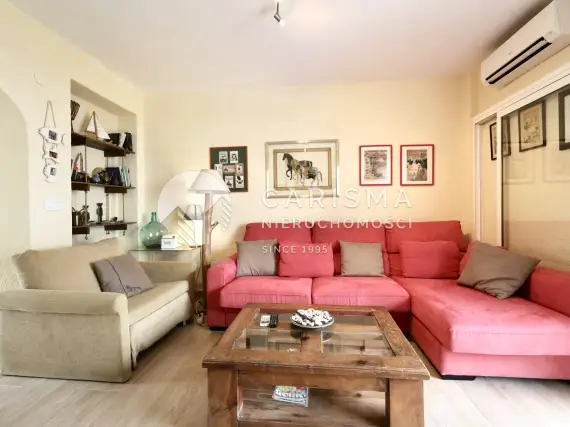 (4) Odremontowany apartament blisko plaży oraz innych dogodności w Javea