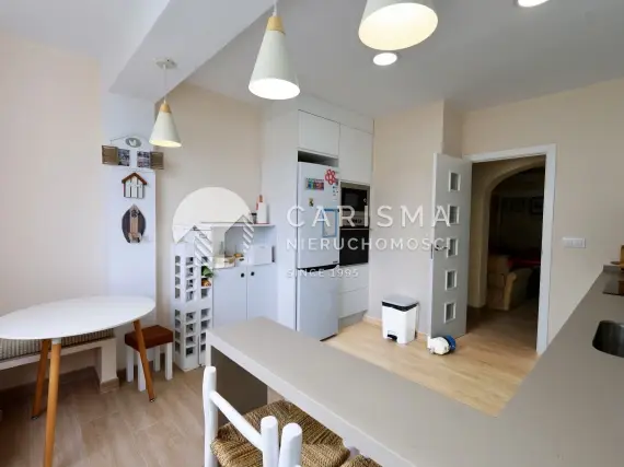 (11) Odremontowany apartament blisko plaży oraz innych dogodności w Javea