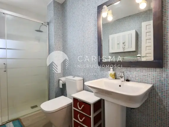 (18) Odremontowany apartament blisko plaży oraz innych dogodności w Javea
