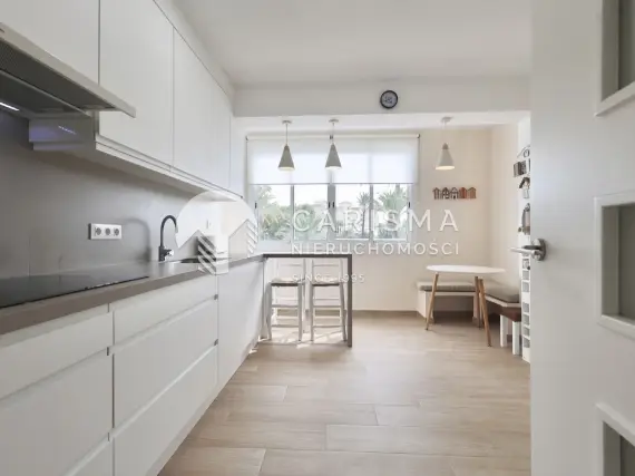 (12) Odremontowany apartament blisko plaży oraz innych dogodności w Javea