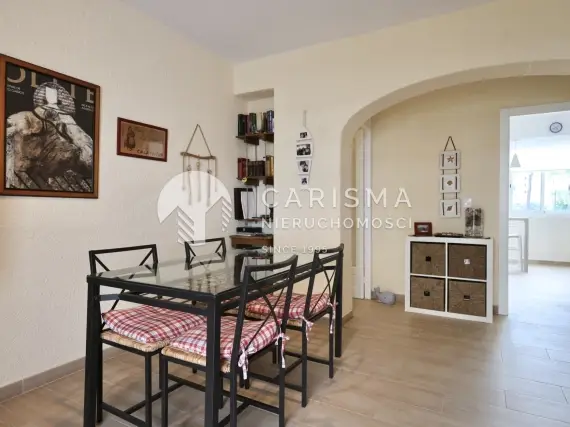 (7) Odremontowany apartament blisko plaży oraz innych dogodności w Javea