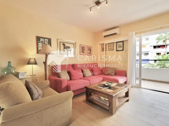 (5) Odremontowany apartament blisko plaży oraz innych dogodności w Javea