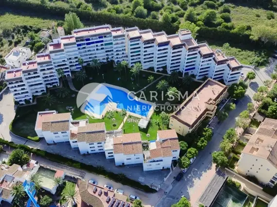 (21) Odremontowany apartament blisko plaży oraz innych dogodności w Javea