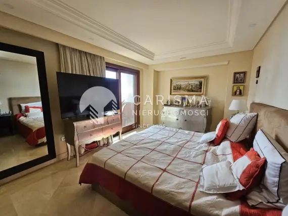 (11) Luksusowy apartament w pierwszej linii brzegowej z widokiem na morze