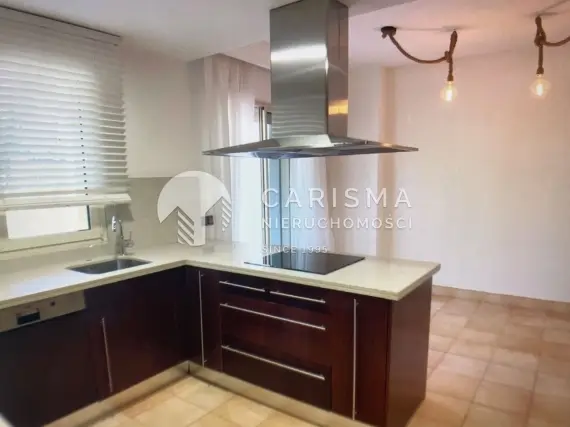 (7) Nowoczesny penthouse z widokiem na morze i góry