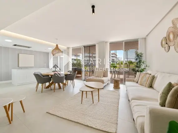 (7) Luksusowy apartament na parterze w pierwszej linii brzegowej