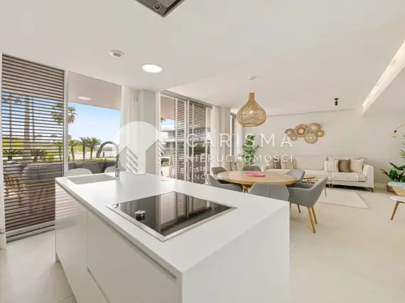 (9) Luksusowy apartament na parterze w pierwszej linii brzegowej