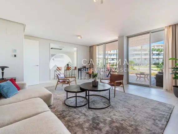 (5) Luksusowy apartament na parterze w pierwszej linii plażowej z widokiem na morze