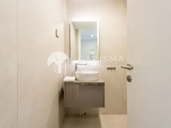(9) Luksusowy apartament na parterze w pierwszej linii plażowej z widokiem na morze
