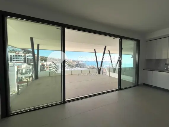 (6) Nowoczesny dwupoziomowy penthouse z widokiem na morze