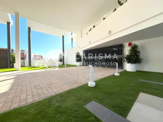(15) Nowoczesny dwupoziomowy penthouse z widokiem na morze