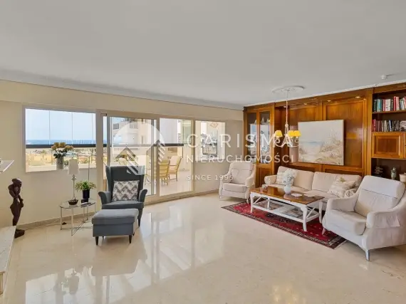(14) Przestronny penthouse blisko plaży z widokiem na port
