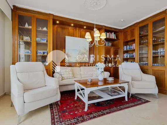 (18) Przestronny penthouse blisko plaży z widokiem na port