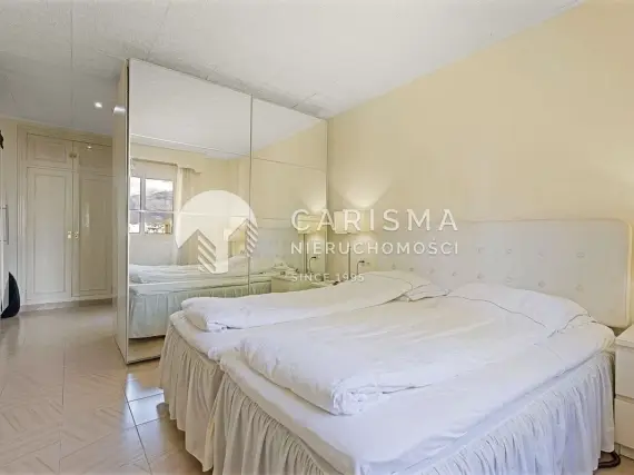 (22) Przestronny penthouse blisko plaży z widokiem na port