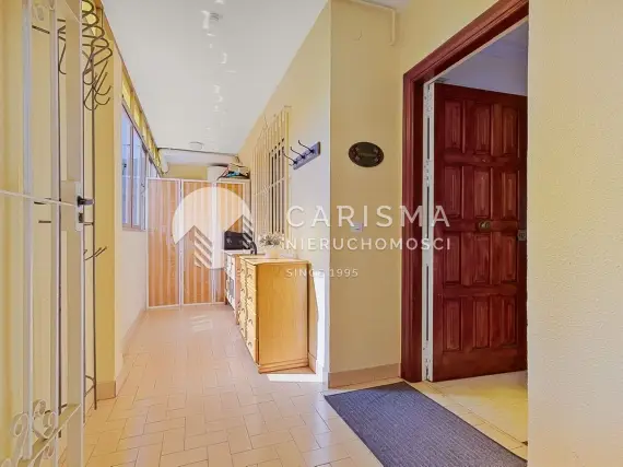 (30) Przestronny penthouse blisko plaży z widokiem na port