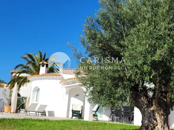 (9) Odremontowana willa z widokiem na morze i Peñon de Ifach w Calpe