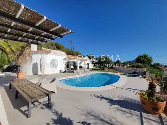 (29) Odremontowana willa z widokiem na morze i Peñon de Ifach w Calpe