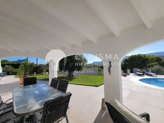 (37) Odremontowana willa z widokiem na morze i Peñon de Ifach w Calpe