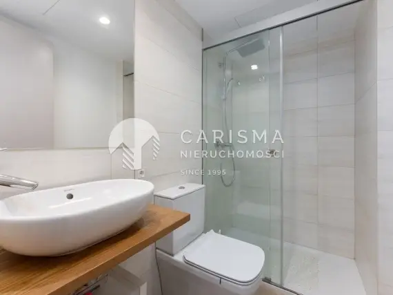 (22) Luksusowy apartament w prestiżowym kompleksie z pięknym widokiem na morze