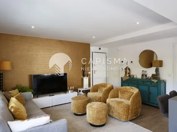 (4) Nowoczesny apartament blisko usług w Javea