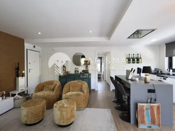 (5) Nowoczesny apartament blisko usług w Javea