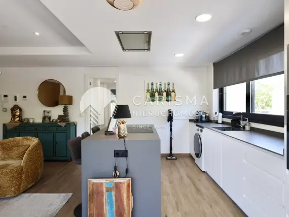 (6) Nowoczesny apartament blisko usług w Javea