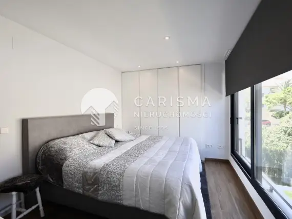 (11) Nowoczesny apartament blisko usług w Javea