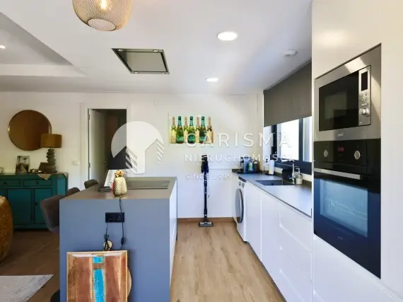 (8) Nowoczesny apartament blisko usług w Javea