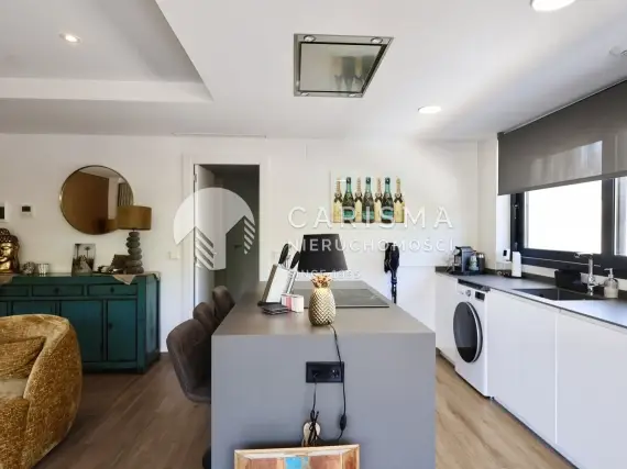 (13) Nowoczesny apartament blisko usług w Javea