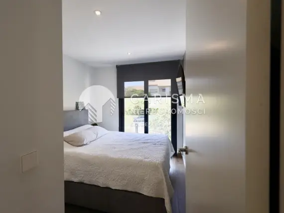 (19) Nowoczesny apartament blisko usług w Javea