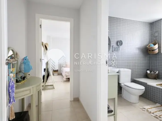 (22) Dwupoziomowy penthouse w pobliżu plaży w Javea