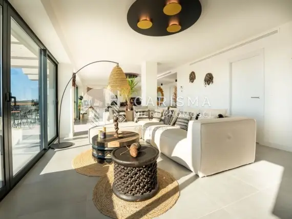 (11) Luksusowy apartament gotowy do zamieszkania z widokiem na morze
