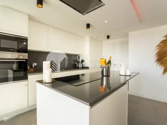 (13) Luksusowy apartament gotowy do zamieszkania z widokiem na morze