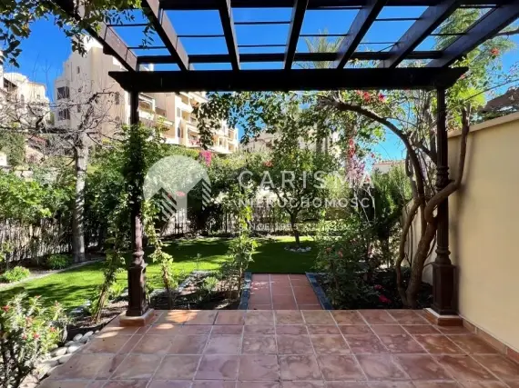 (7) Odremontowany apartament z ogródkiem w Altea
