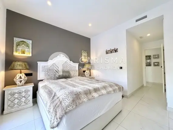 (19) Nowoczesny apartament w prestiżowym kompleksie z widokiem na morze