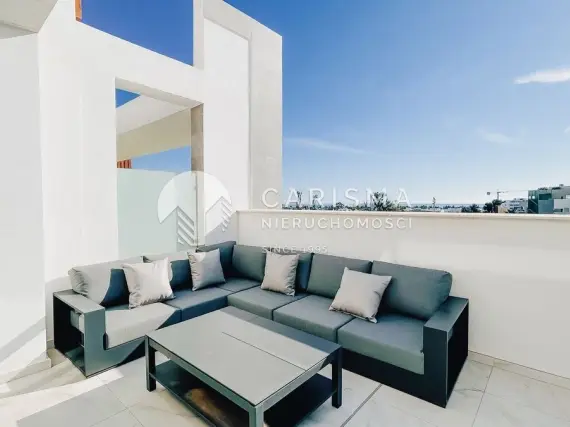 (18) Nowoczesny dwupoziomowy penthouse z panoramicznym widokiem na morze